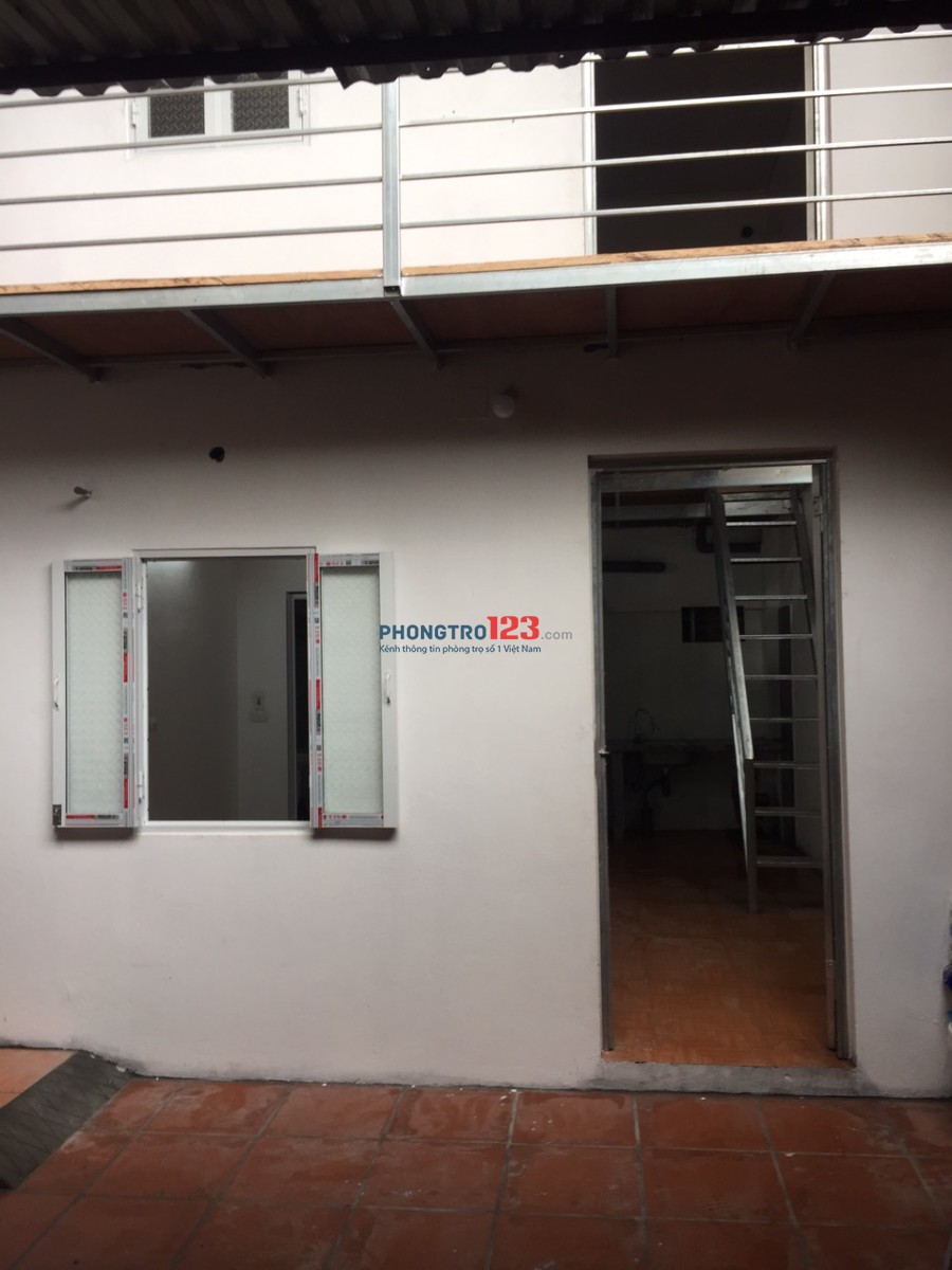 Cho thuê nhà riêng phía bắc dốc cầu Nhật Tân sau Khách sạn Nhật Tân cách 500m đường vào làng.