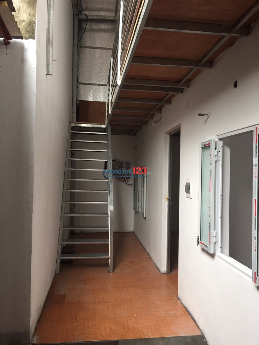 Cho thuê nhà riêng phía bắc dốc cầu Nhật Tân sau Khách sạn Nhật Tân cách 500m đường vào làng.