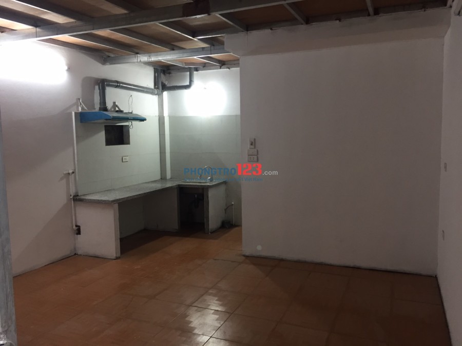Cho thuê nhà riêng phía bắc dốc cầu Nhật Tân sau Khách sạn Nhật Tân cách 500m đường vào làng.