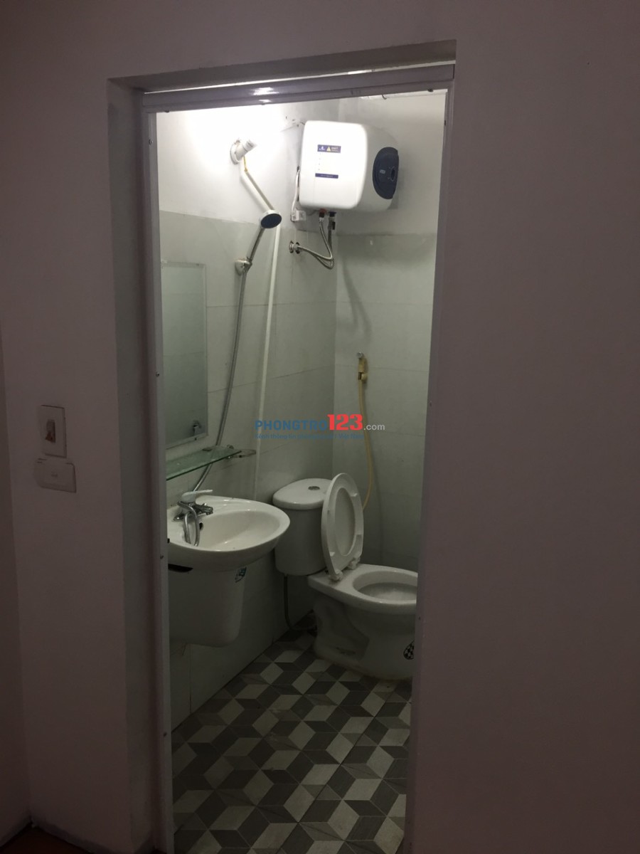 Cho thuê nhà riêng phía bắc dốc cầu Nhật Tân sau Khách sạn Nhật Tân cách 500m đường vào làng.