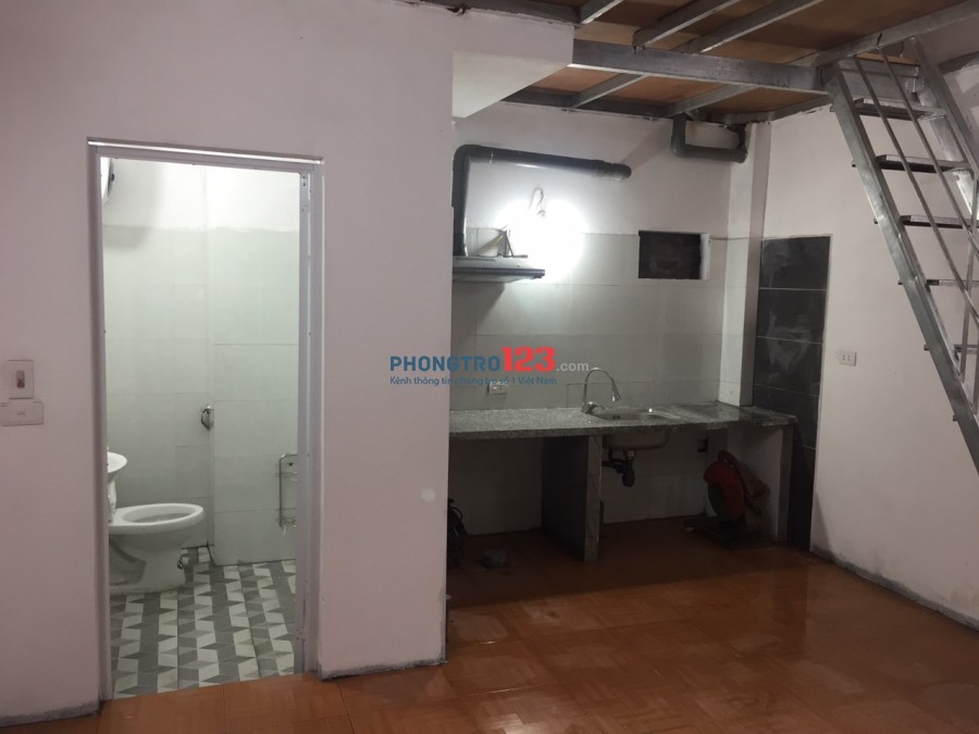 Cho thuê nhà riêng phía bắc dốc cầu Nhật Tân sau Khách sạn Nhật Tân cách 500m đường vào làng.