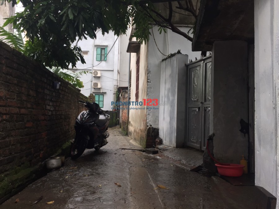 Cho thuê nhà riêng phía bắc dốc cầu Nhật Tân sau Khách sạn Nhật Tân cách 500m đường vào làng.