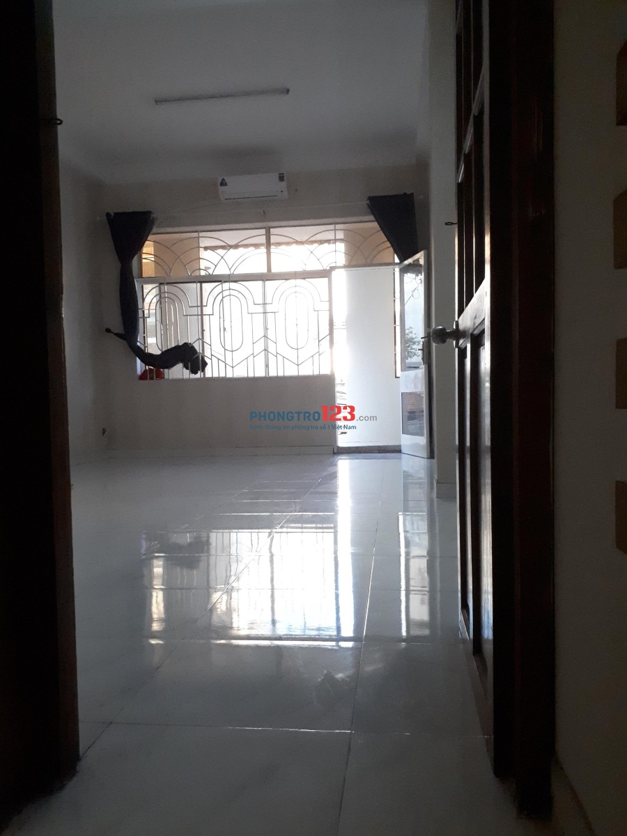 CHO THUÊ NHÀ ĐẸP 1 TRỆT, 2 LẦU, NGAY NGÃ TƯ HÀNG XANH