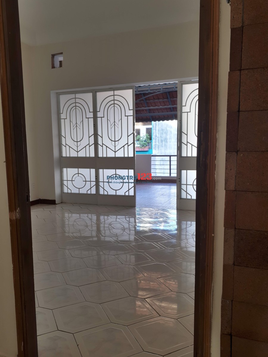 CHO THUÊ NHÀ ĐẸP 1 TRỆT, 2 LẦU, NGAY NGÃ TƯ HÀNG XANH
