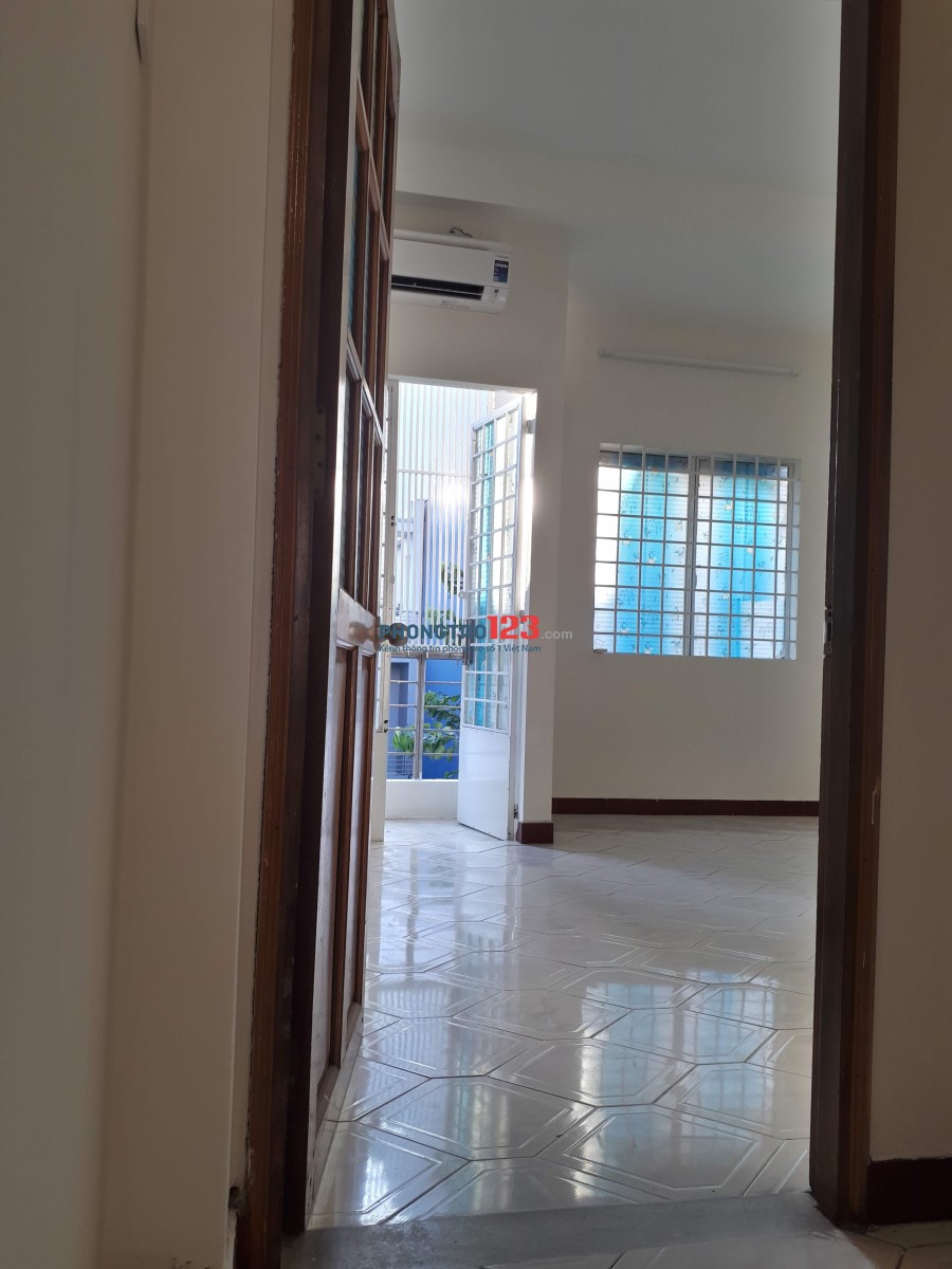 CHO THUÊ NHÀ ĐẸP 1 TRỆT, 2 LẦU, NGAY NGÃ TƯ HÀNG XANH