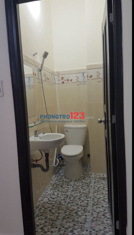 Cho thuê phòng trong nhà nguyên căn hẻm xe hơi tại đường C1 Q Tân Bình giá từ 3,2tr/tháng