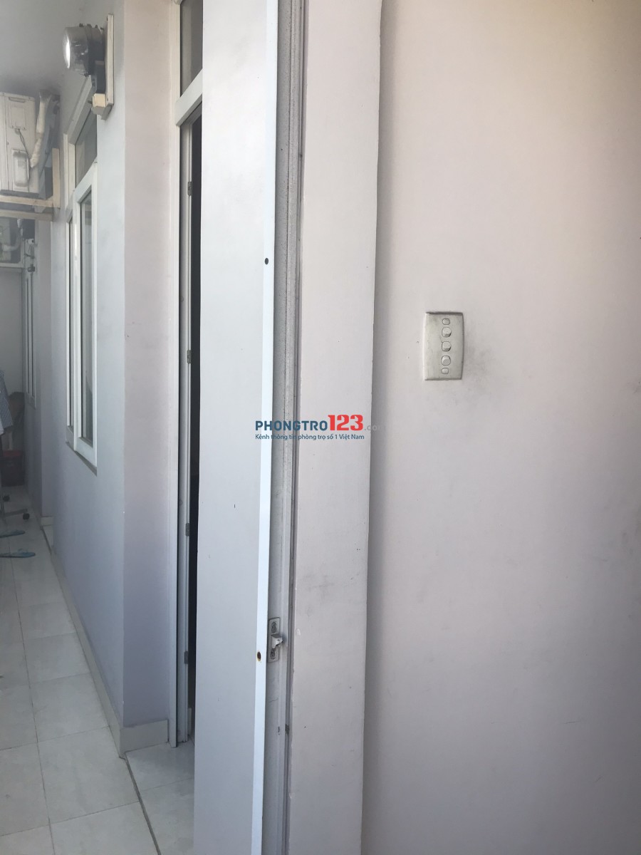 Cho thuê phòng đầy đủ tiện nghi: tủ lạnh, máy lạnh, giường, tủ quần áo, máy nước nóng tại 74 Hoa Đào, Quận Phú Nhuận