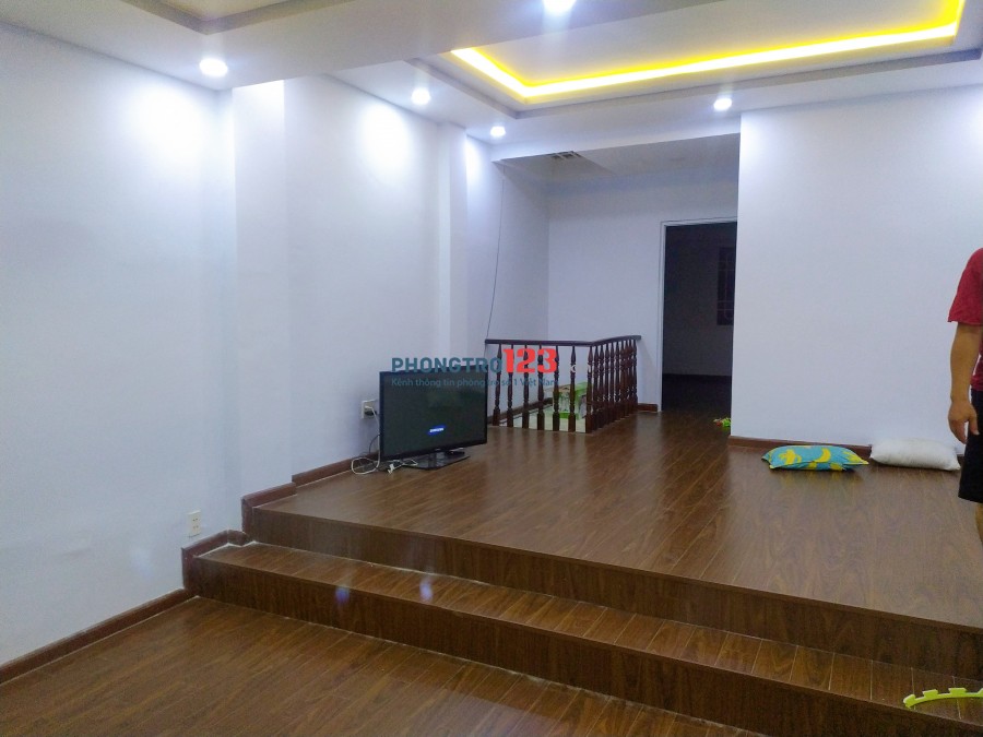 Chính chủ cho thuê 170m2, giá 9tr Q.7