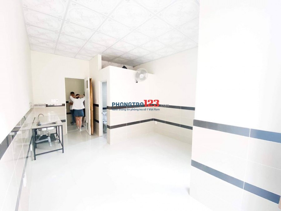 Nhà xây mới 100%, ngay Highland Trần Não, Q.2, chỉ 4.8tr/tháng
