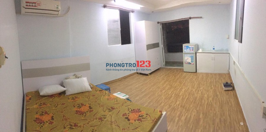 Cho thuê phòng trọ 25m2 có ban công và 2 cửa sổ hướng ra ngoài thoáng mát