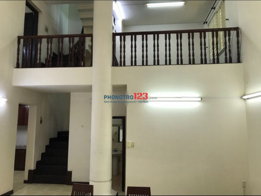 Cho thuê nhà nguyên căn 1 lửng 1 lầu 300m2 tại đường Quốc Hương, P.Thảo Điền, Q.2
