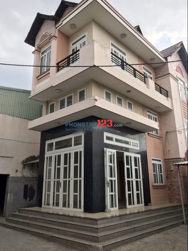 Cho thuê 700m2 nhà xưởng mặt tiền đường 8m tại số 35 Đường số 6, P.Bình Hưng Hòa B, Q.Bình Tân