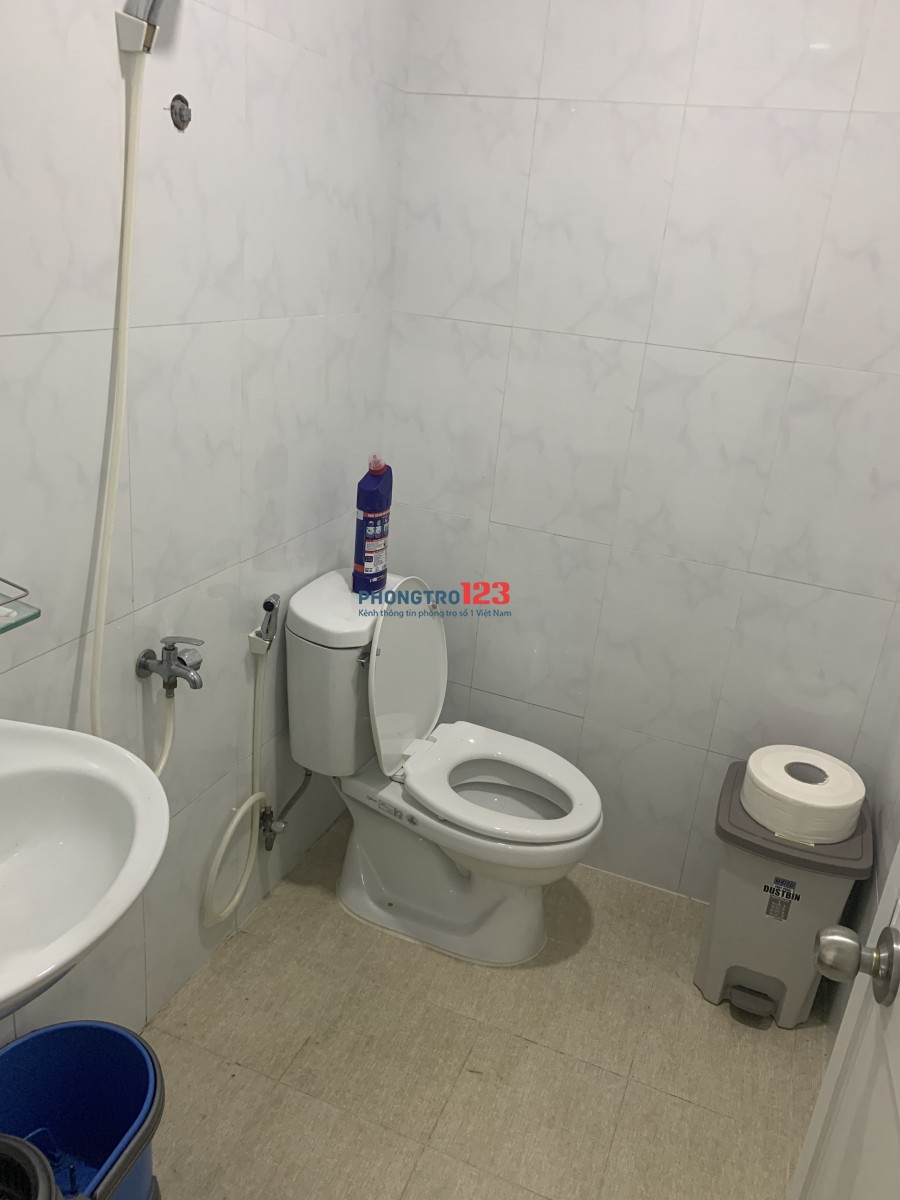 Share phòng toilet riêng cc Lotus Sen Hồng sóng thần