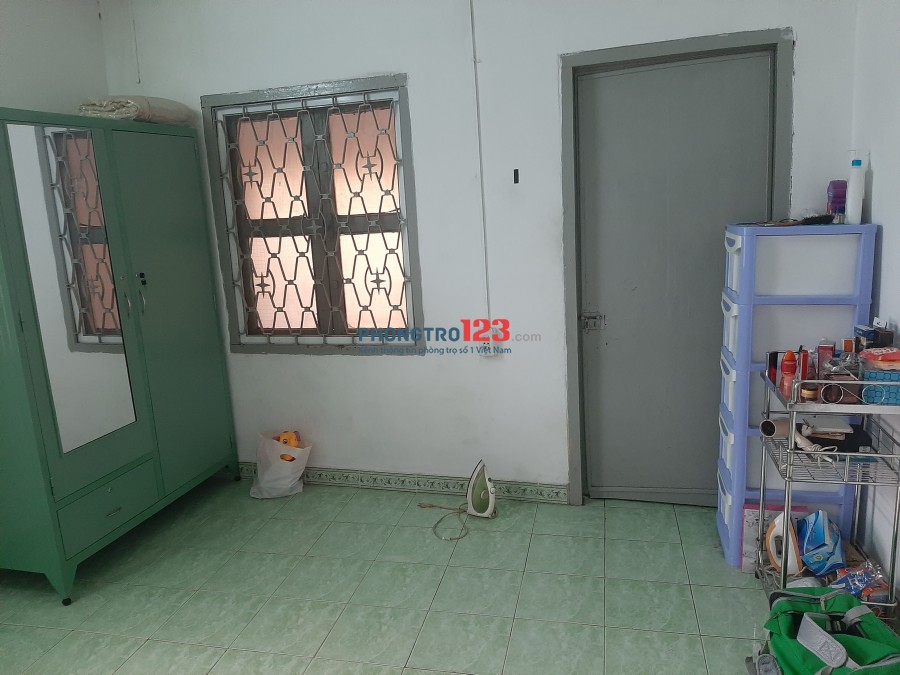 Cho thuê 2 phòng lầu một giá 5 triệu, diện tích 50m2