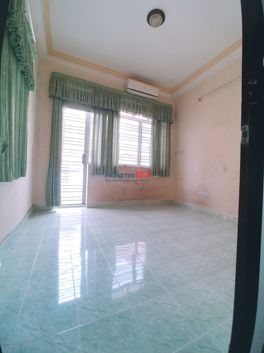 Phòng CHO NỮ THUÊ ban công thoáng mát ngay Sư Vạn Hạnh và 3/2