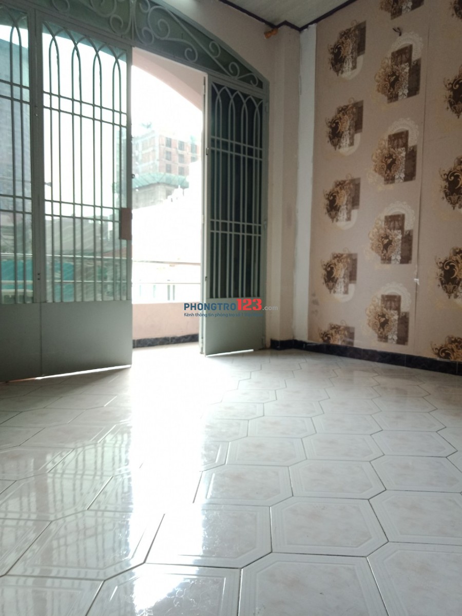 Phòng CHO NỮ THUÊ ban công thoáng mát ngay Sư Vạn Hạnh và 3/2