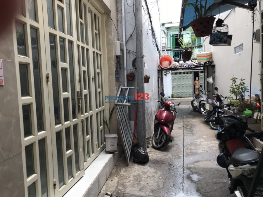 Cho thuê nhà nguyên căn có máy lạnh gần Khu Chế Xuất Tân Thuận, Q.7. Giá 8tr/tháng