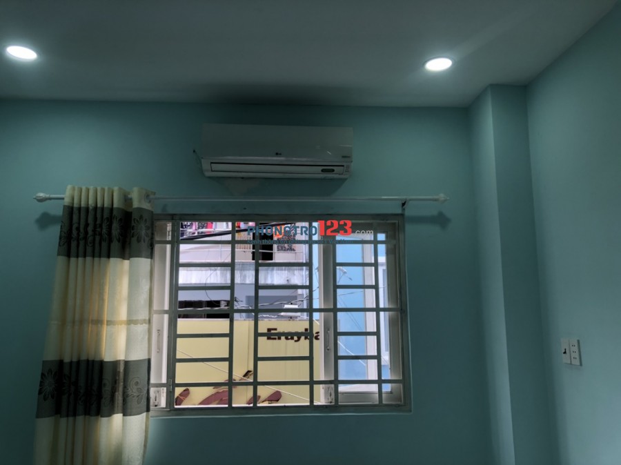 Cho thuê Tầng 1 40m2.Bếp riêng.Toilet riêng,máy lạnh, tủ lạnh,máy giặt, nước nóng NLMT. Giờ tự do.
