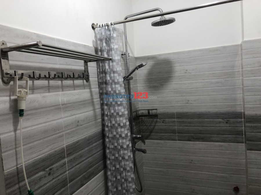 Cho thuê Tầng 1 40m2.Bếp riêng.Toilet riêng,máy lạnh, tủ lạnh,máy giặt, nước nóng NLMT. Giờ tự do.