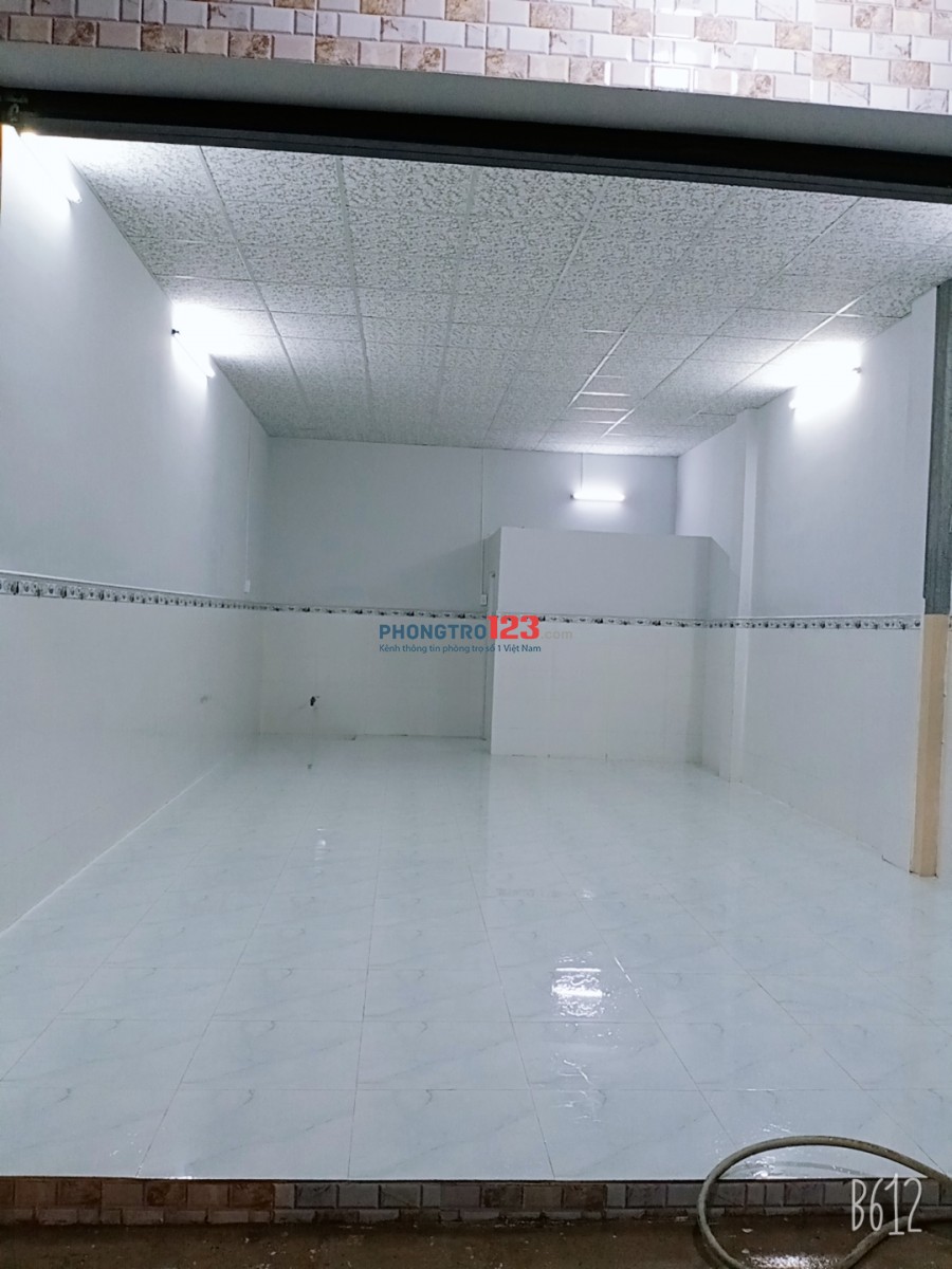 Mặt bằng mới xây, đẹp. Khu dân cư đông đúc, an ninh tốt