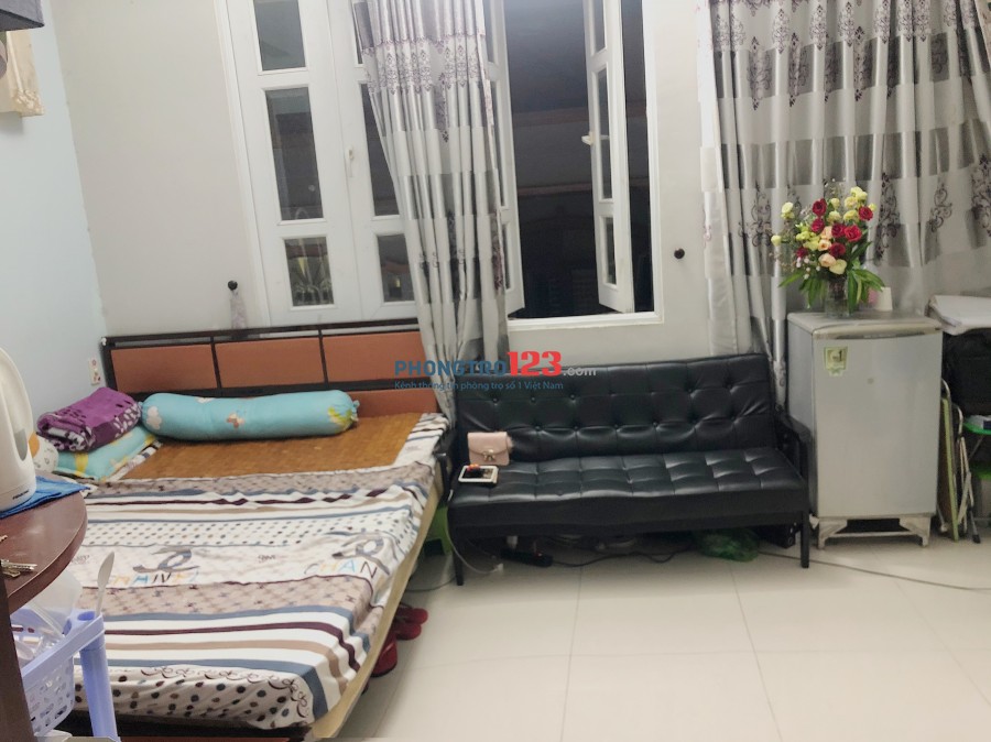 Cần 1 nữ ở ghép 2tr/tháng, nhà sạch sẽ đầy đủ nội thất, trung tâm Q.1