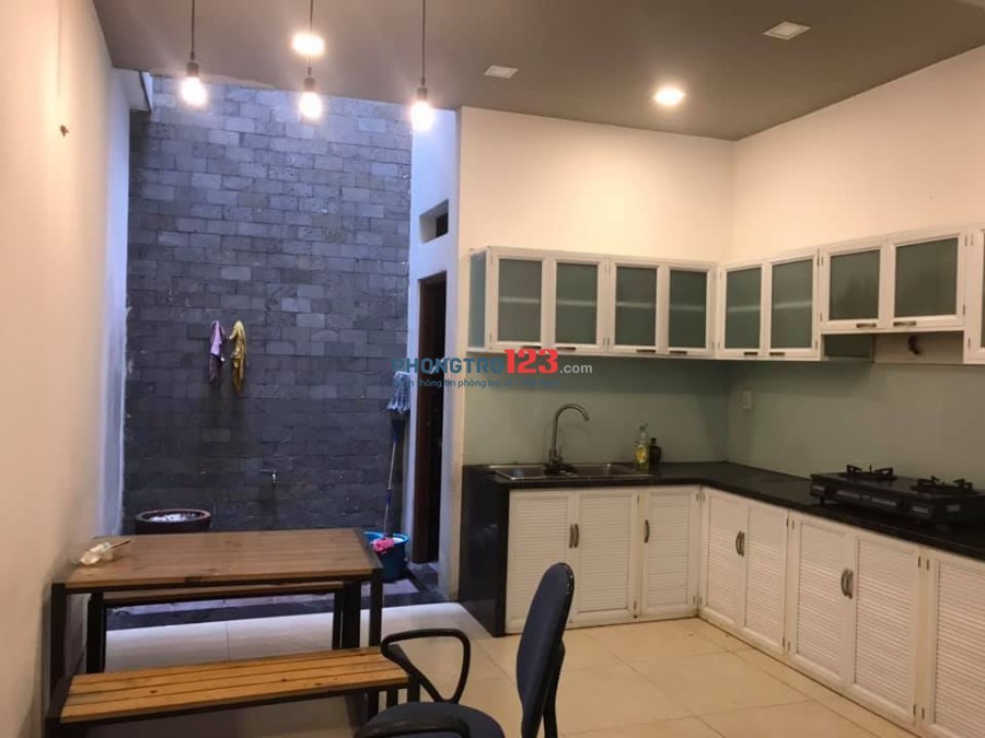 Cho thuê nhà hẻm xe hơi đường số 2, P.Trường Thọ, Quận Thủ Đức. Giá 10tr/th