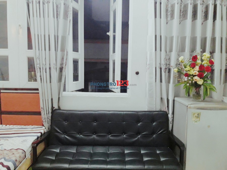 Cần 1 nữ ở ghép 2tr/tháng, nhà sạch sẽ đầy đủ nội thất, trung tâm Q.1