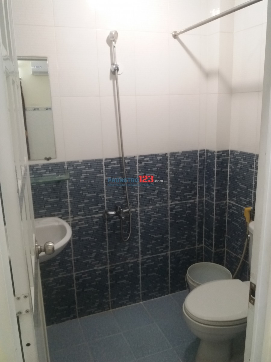 Phòng trọ Quận 3; đường CMT8; 16 m3, 3,3 triệu/tháng