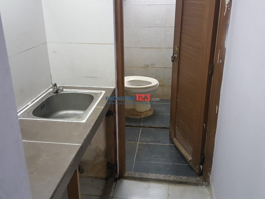 Phòng trọ gần lotte chợ Tân Mụ khu độc lập tri thức giá rẻ có nhà xe và toilet riêng