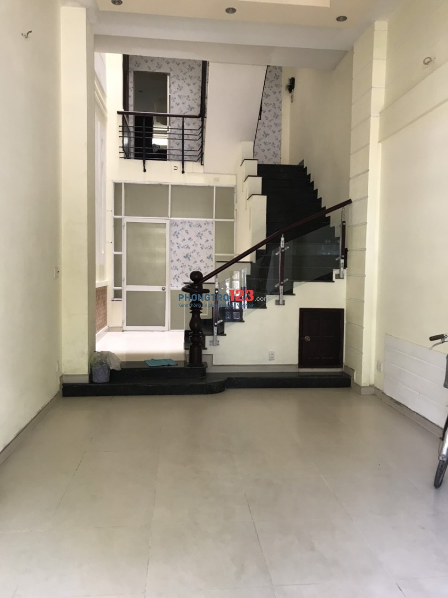 Cho thuê phòng 40m2 có máy lạnh wc riêng balcon nhà mặt tiền 271 Đường D2 P25 Q Bình Thạnh