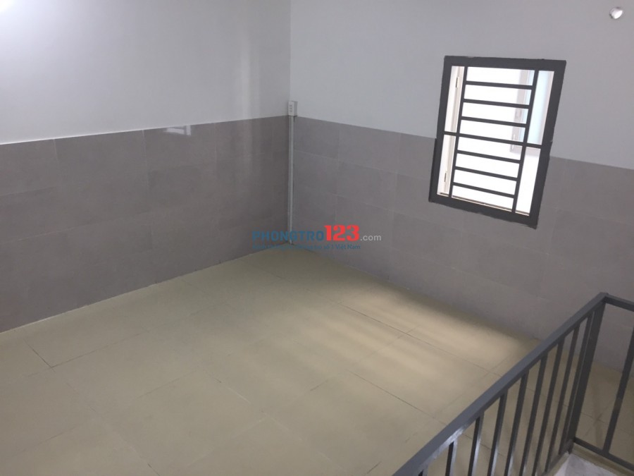 Phòng trọ ngay ngã tư Bình Triệu, DT 30m2, trệt lầu, giá 3,5 triệu.