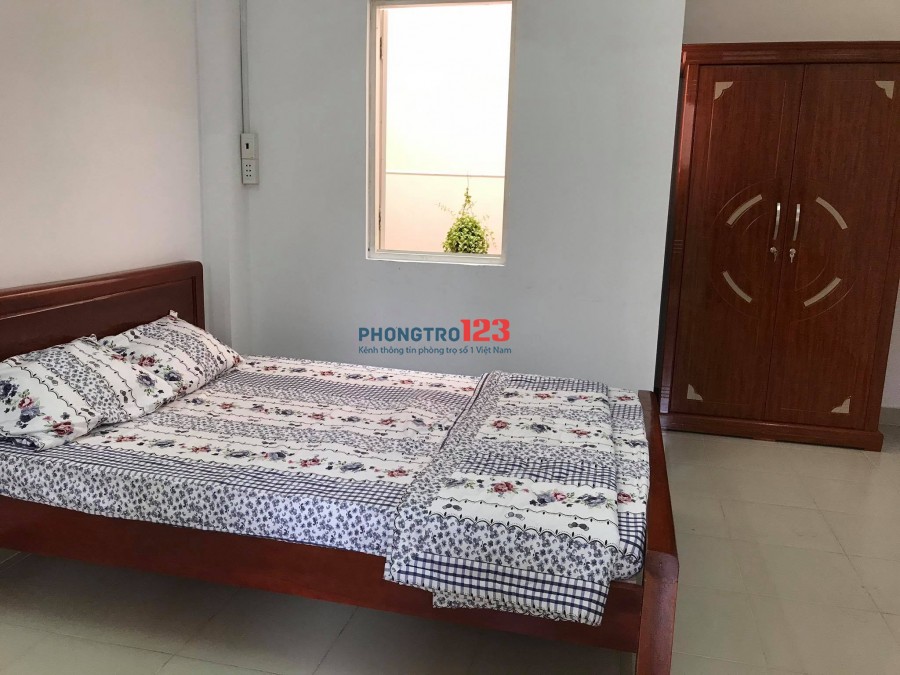 Căn hộ 26m2, full nội thất mới 100%, bên hông chợ Hoàng Hoa Thám