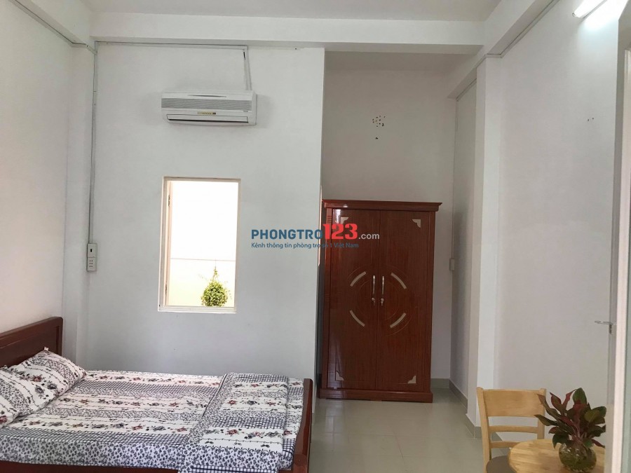 Căn hộ 26m2, full nội thất mới 100%, bên hông chợ Hoàng Hoa Thám