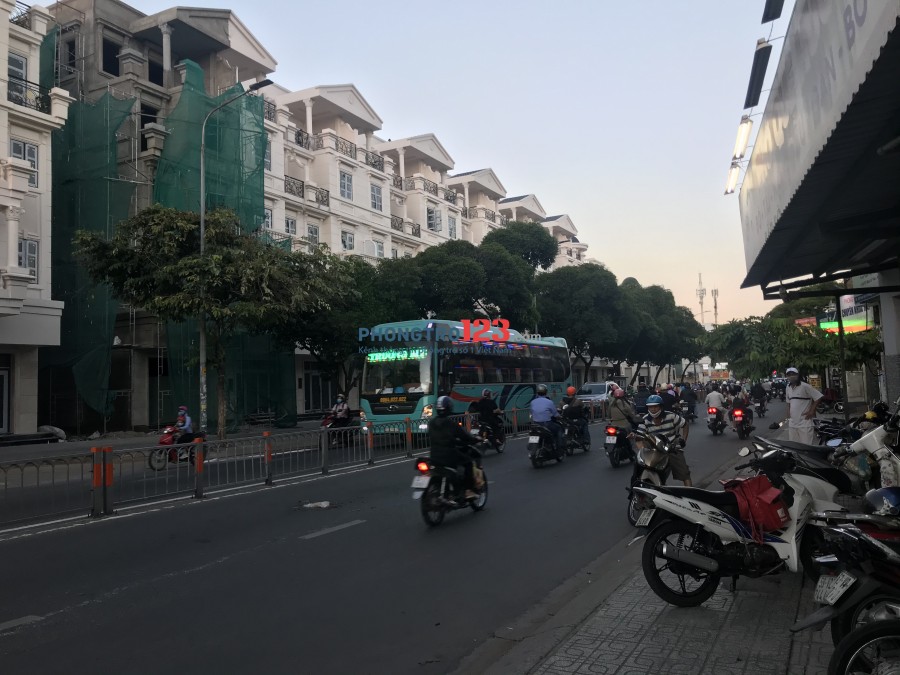 Nhà cho thuê nguyên căn mặt tiền Phan Văn Trị, quận Gò Vấp.