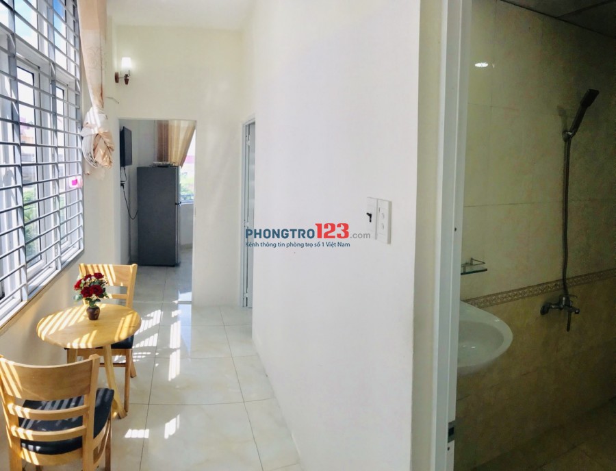 Căn hộ 2 phòng ngủ riêng biệt - ban công - bếp - thang máy đầy đủ quận Tân Bình