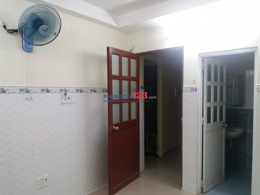 Phòng trọ Quận 3; đường CMT8; 16 m3, 3,3 triệu/tháng