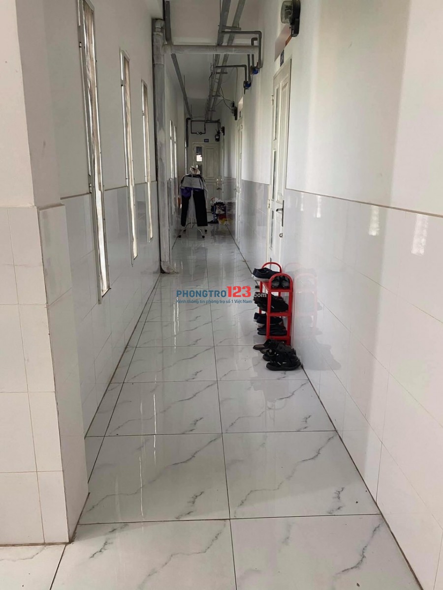 Phòng trọ có gác, bảo vệ 24/24 đường Nguyễn Thị Định Quận 2 giá 2.5tr