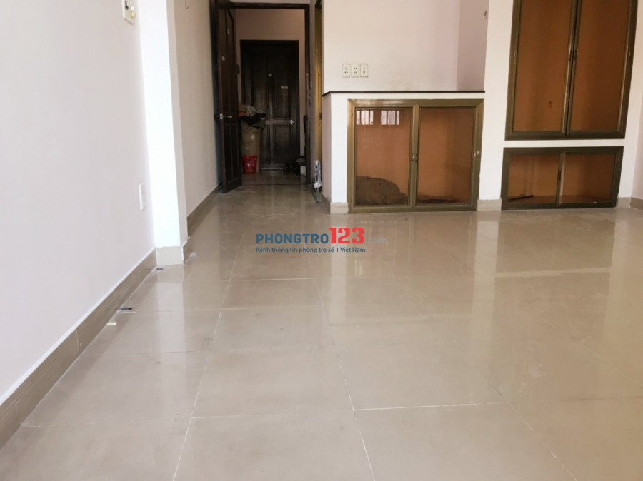 Phòng 25m2, BAN CÔNG, cửa sổ, WC riêng, tủ quần áo - 278/12 Bình Lợi