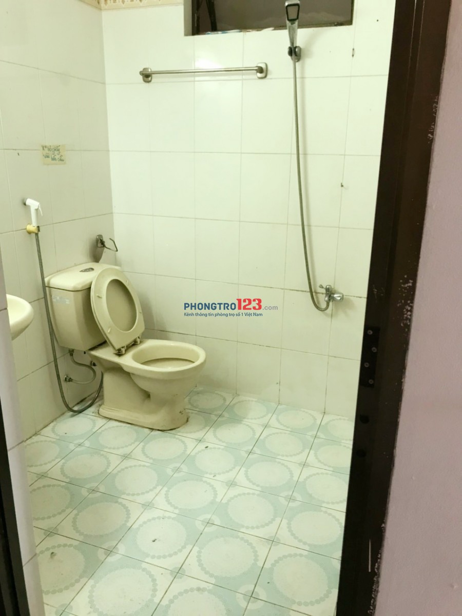 Phòng 25m2, BAN CÔNG, cửa sổ, WC riêng, tủ quần áo - 278/12 Bình Lợi