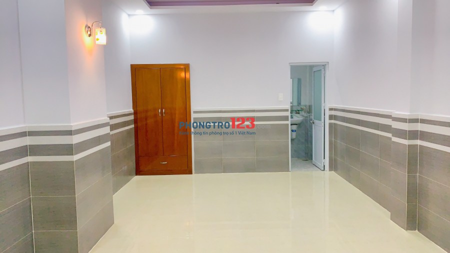 Cho thuê phòng Mặt Tiền 572 Phạm Văn Chiêu chợ Thạch Đà có máy lạnh, thang máy, full tiện ích