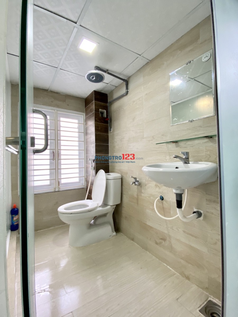 Nhà hẻm xe hơi 1 phòng khách, 1 nhà bếp, 2 phòng ngủ, 3 wc, sân thượng