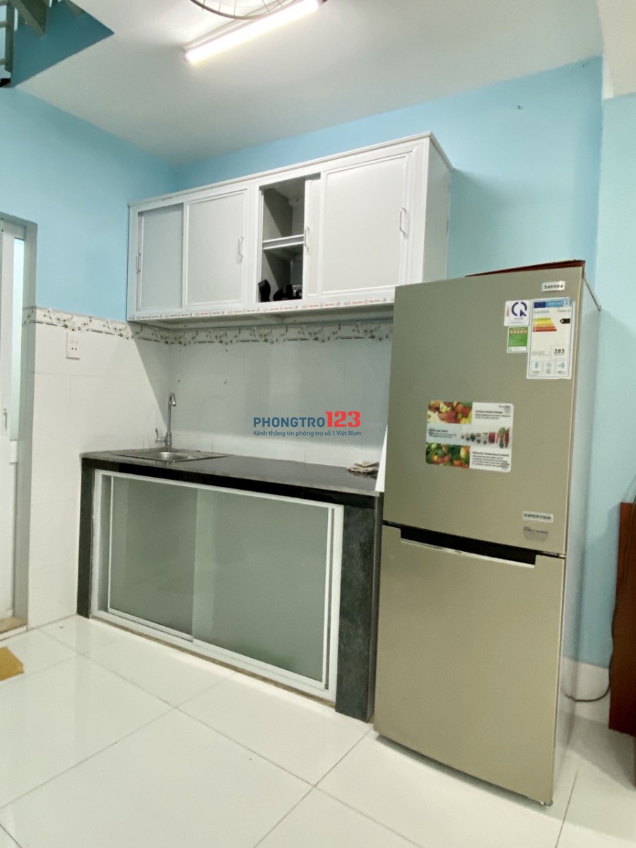 Nhà hẻm xe hơi 1 phòng khách, 1 nhà bếp, 2 phòng ngủ, 3 wc, sân thượng