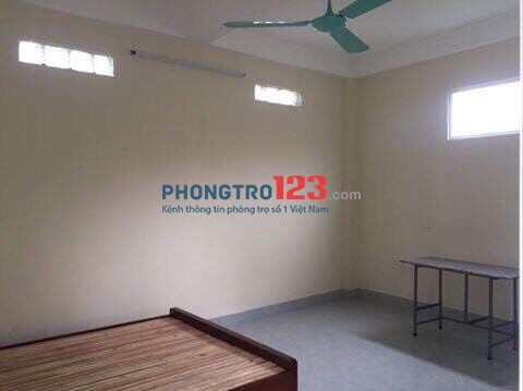 Cho thuê phòng đầy đủ tiện nghi, có sân rộng tại Cổ Nhuế 2 Hà Nội