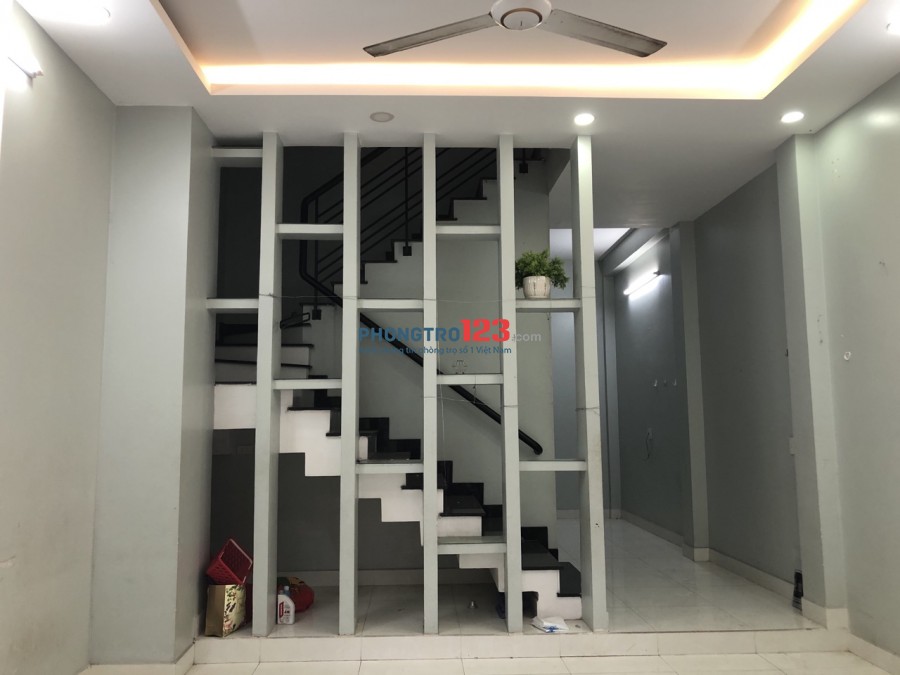 Nhà nguyên căn 1 trệt 2 lầu cho gia đình/nhóm nhỏ - Gần Khu Công nghệ cao Quận 9