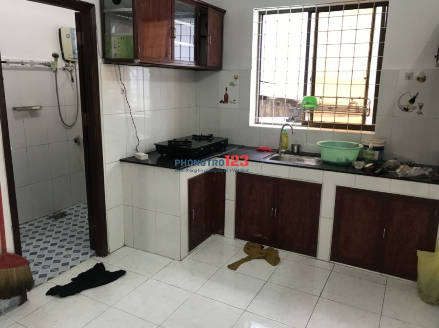 Chính chủ cho thuê căn hộ Chung Cư 2H Đinh Bộ Lĩnh P15 Q Bình Thạnh DT 64m2 có 2pn