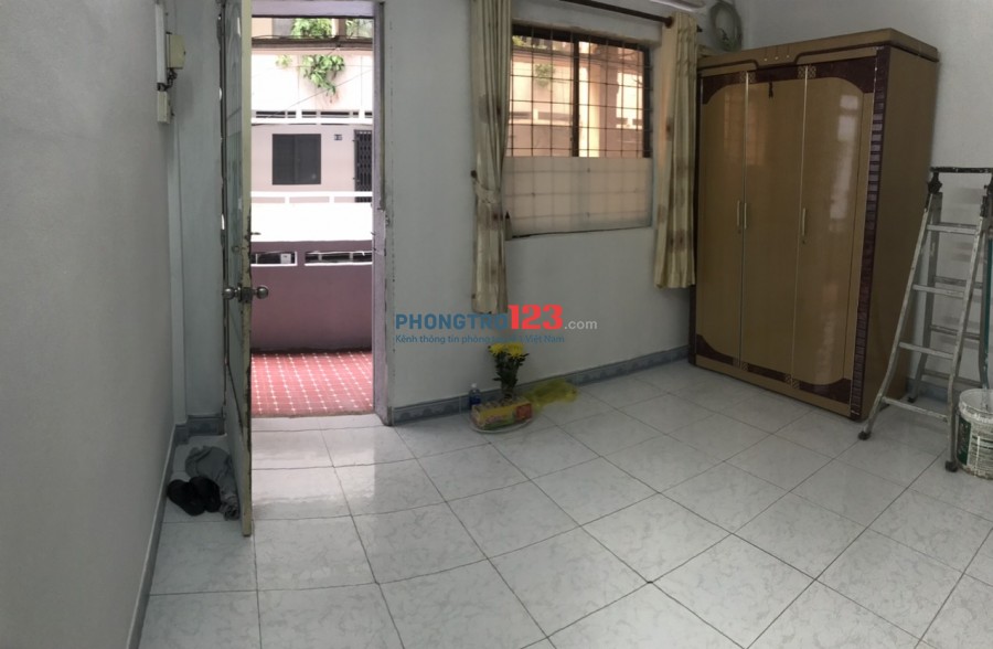Chính chủ cho thuê căn hộ Chung Cư 2H Đinh Bộ Lĩnh P15 Q Bình Thạnh DT 64m2 có 2pn