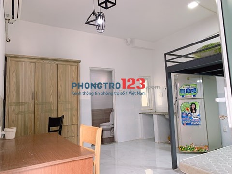 Phòng cho thuê diện tích 25m2 có gác, full nội thất kế Hutech cơ sở U