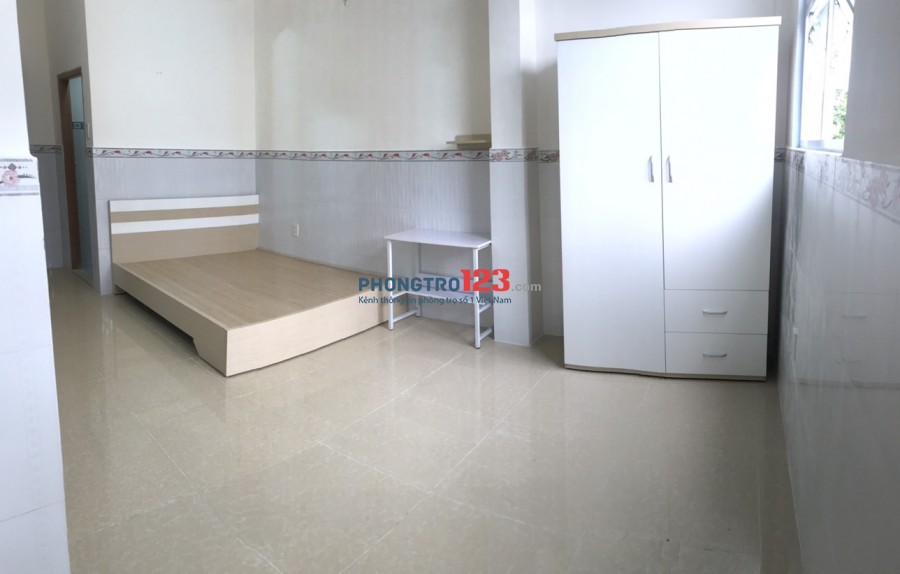 Cho thuê phòng 25m2 có wc riêng bếp đầy đủ nội thất mới tinh nhà mặt tiền 114 Tam Đảo P14 Q10