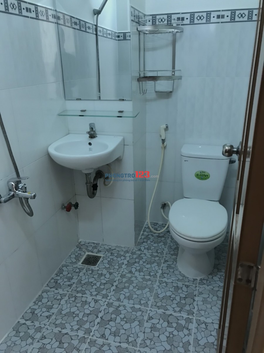 Cho thuê phòng 25m2 có wc riêng bếp đầy đủ nội thất mới tinh nhà mặt tiền 114 Tam Đảo P14 Q10