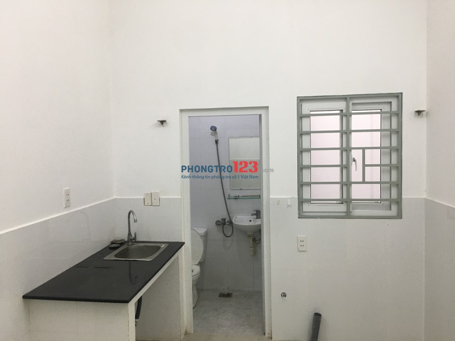 Phòng mới chính chủ nội thất cơ bản ngay Nguyễn Văn Thương